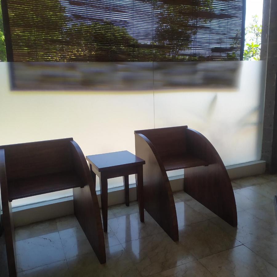 Oyo 90588 Joglo Riverside 2*