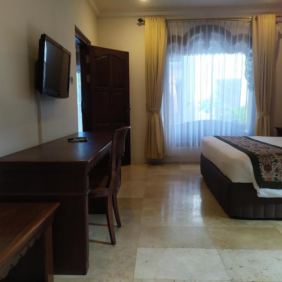 Oyo 90588 Joglo Riverside 2*