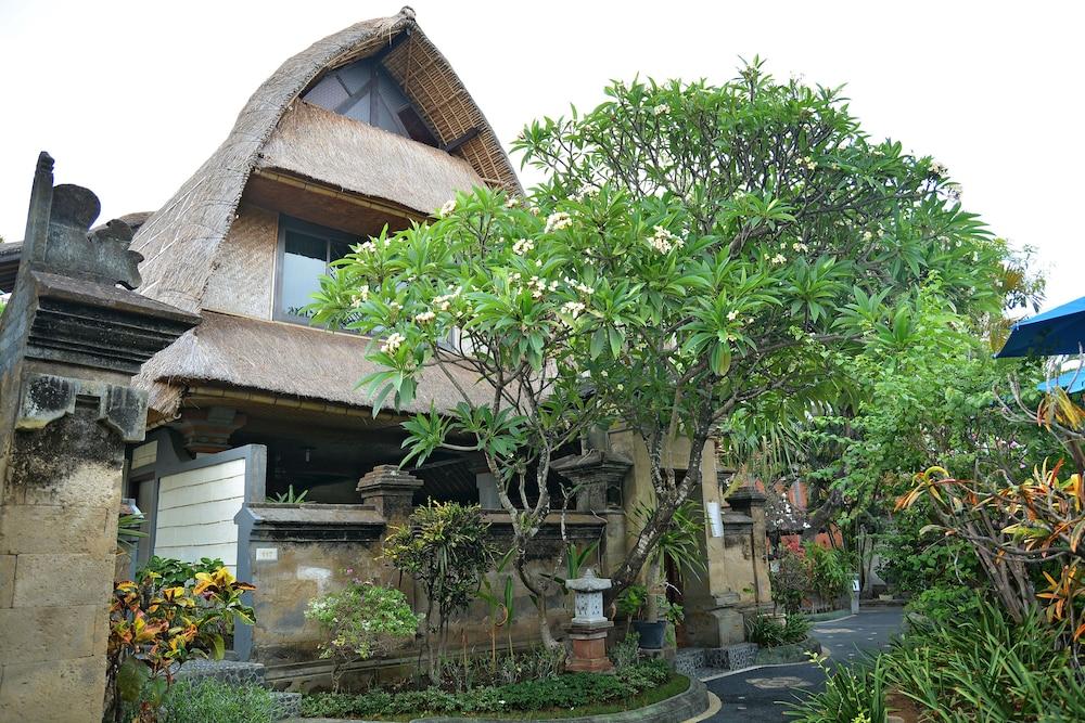 Puri Dewa Bharata & Hotel Legian (Bali)