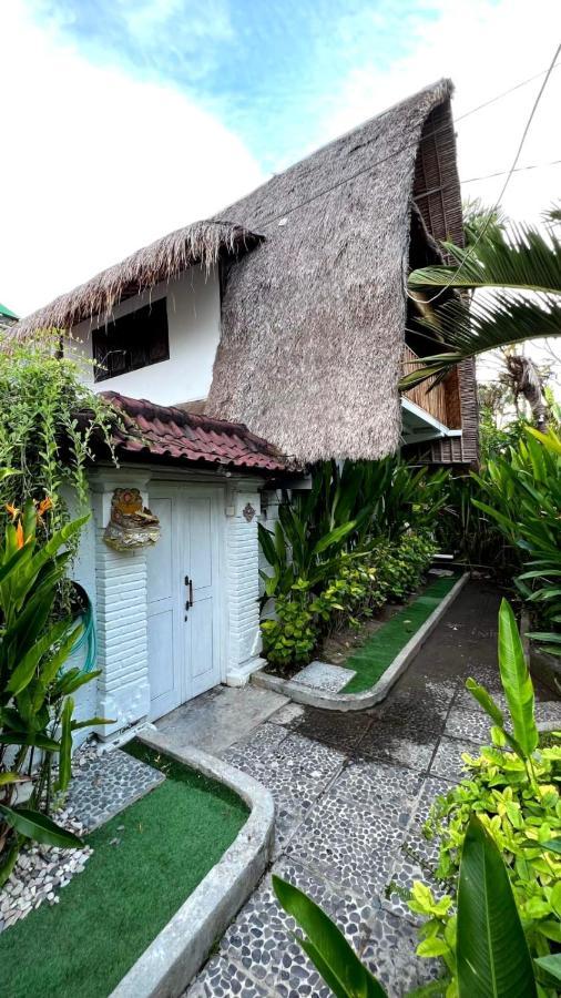 Tiga Pantai Villa *