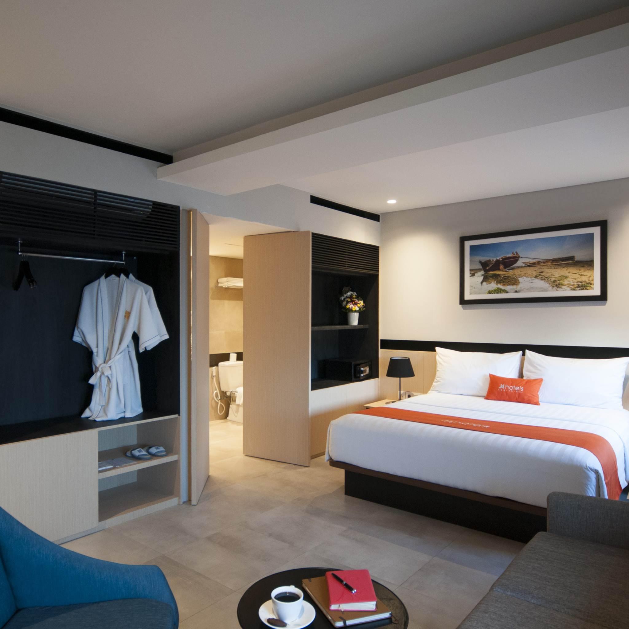 Hotel J4 4*