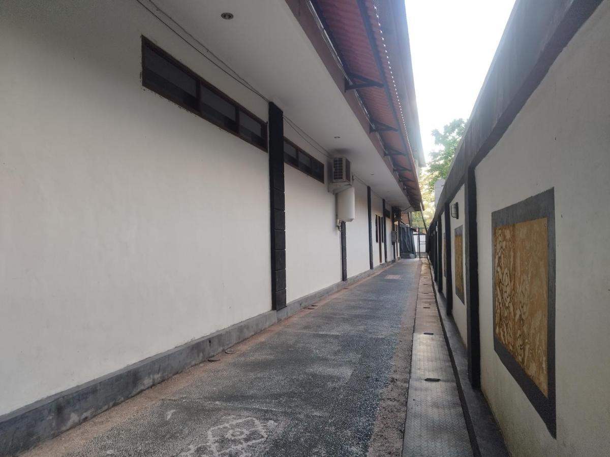 Mirah Hostel *