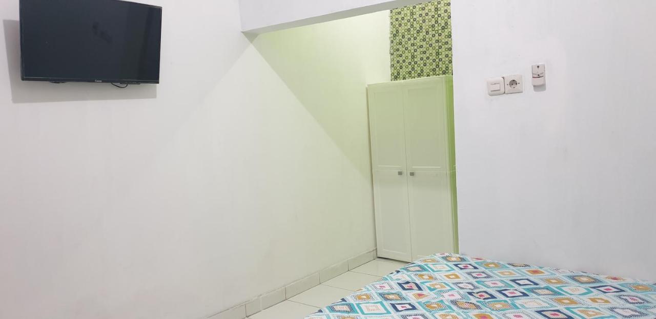 Oyo 90990 Surya Hotel