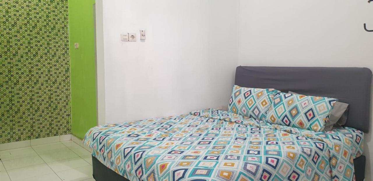 Oyo 90990 Surya Hotel