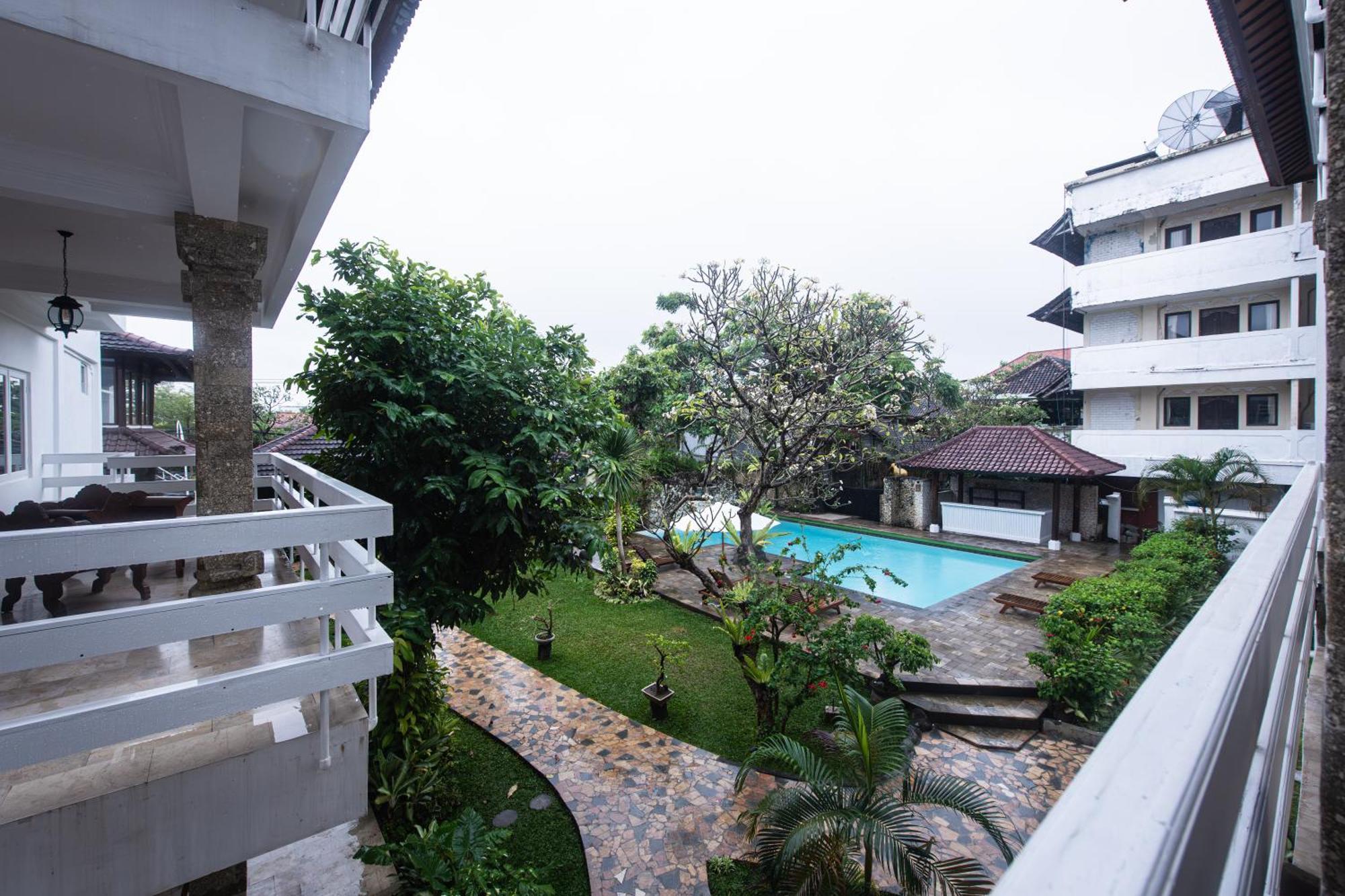 Hotel Sari Bunga Kuta Bali 3*