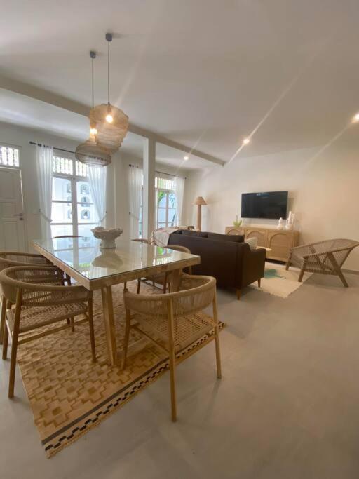 El Nis - - 4 Bedroom - 4 Bathroom - Luxury