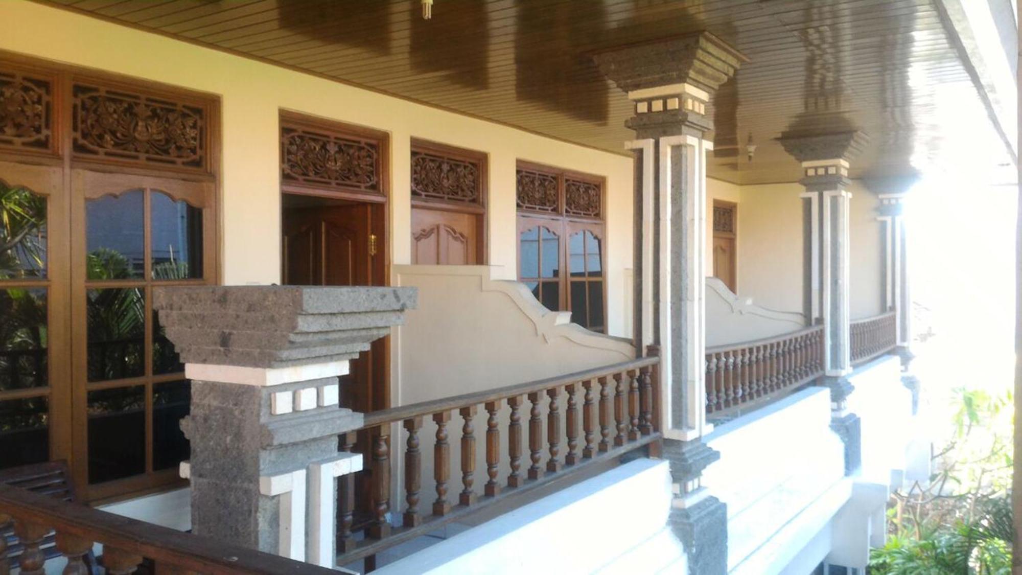 Adus 2* Legian
