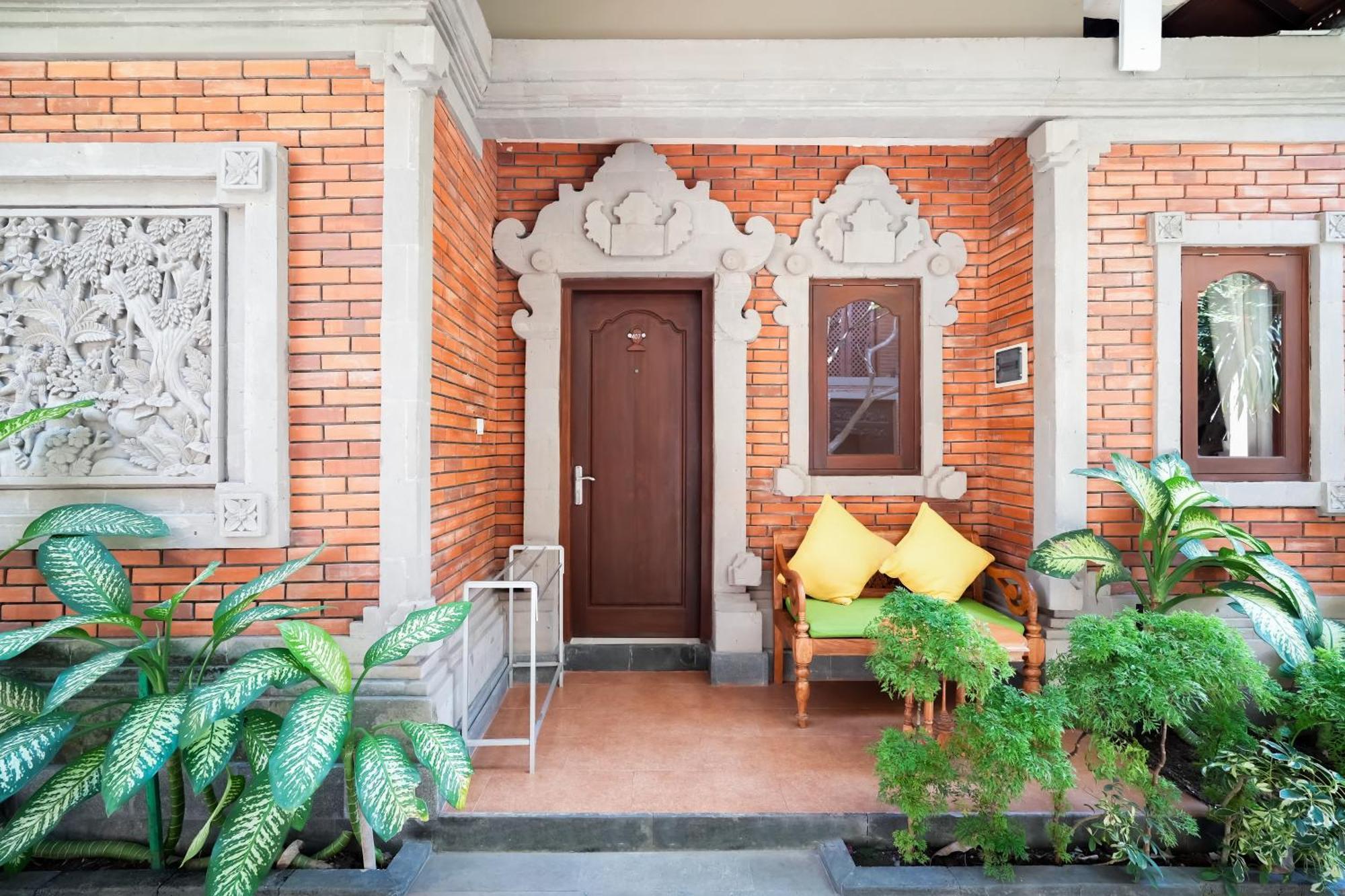 Hotel Adi Dharma 4*
