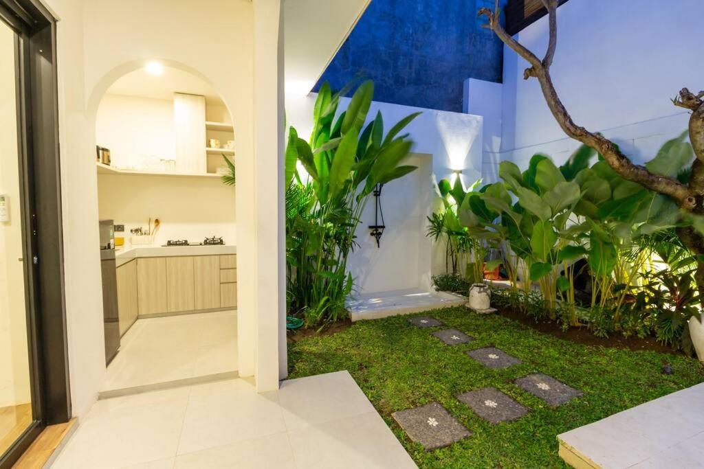 Chic Modern Villa, 5 Minute Walk To * Legian (Bali)