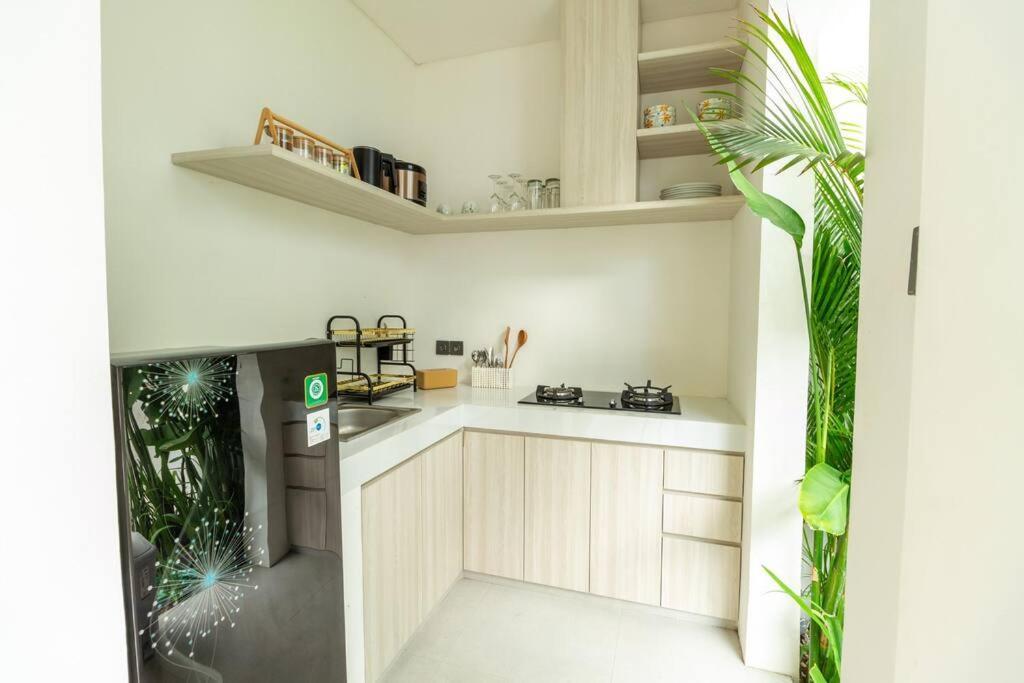 Chic Modern Villa, 5 Minute Walk To *