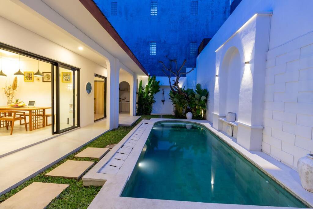 Chic Modern Villa, 5 Minute Walk To * Legian (Bali)