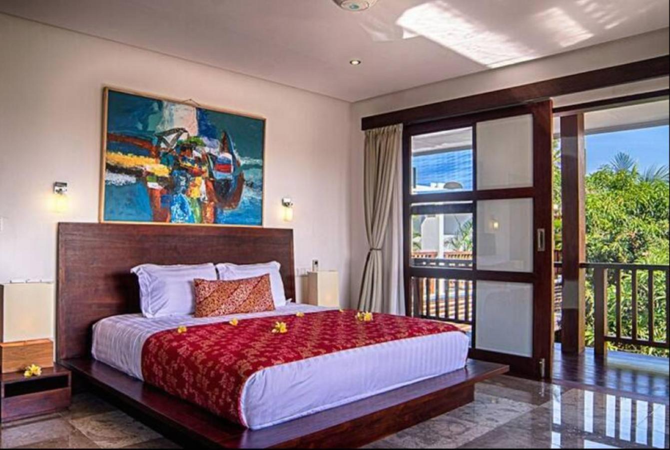 Amira Villa *