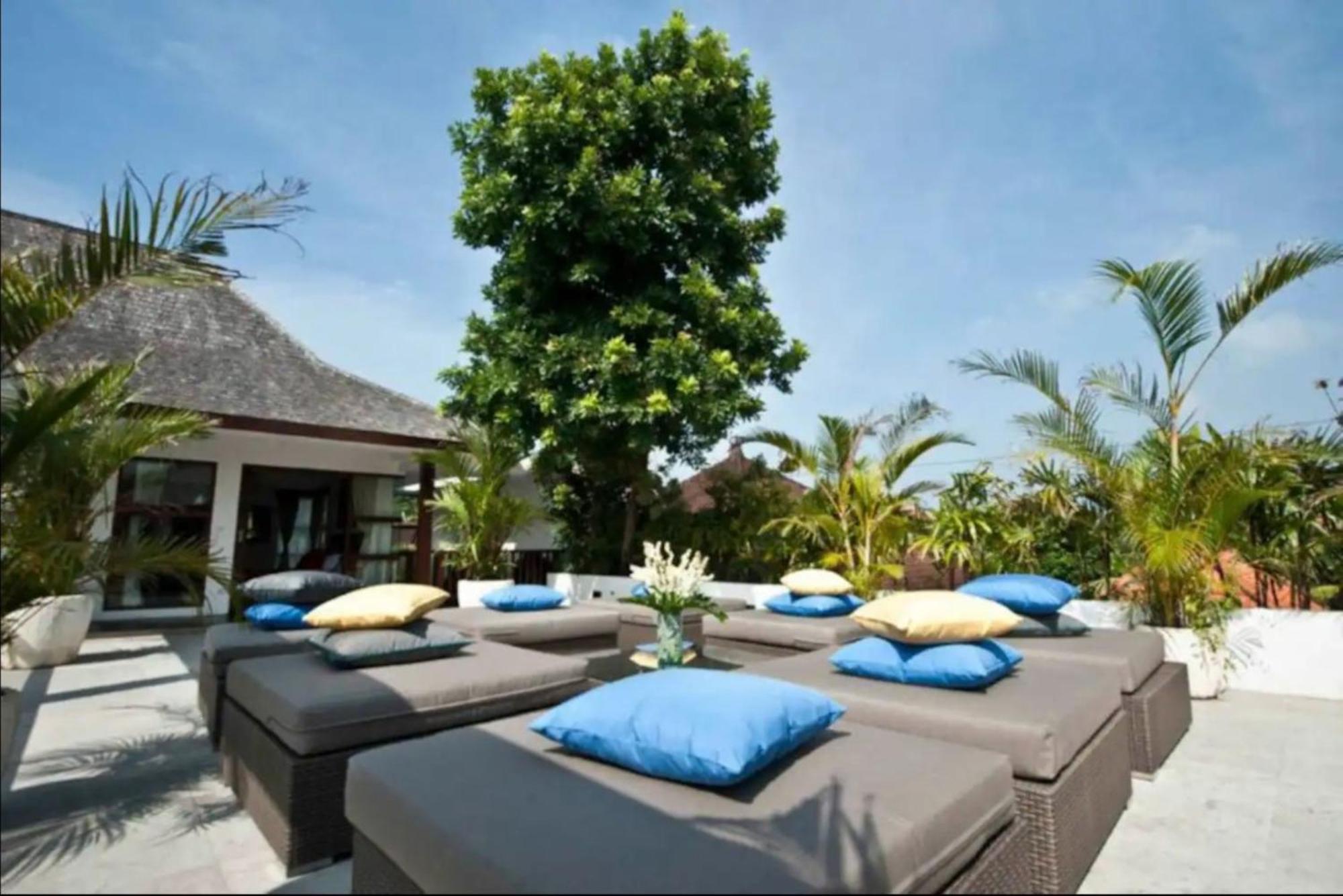 Amira Villa *