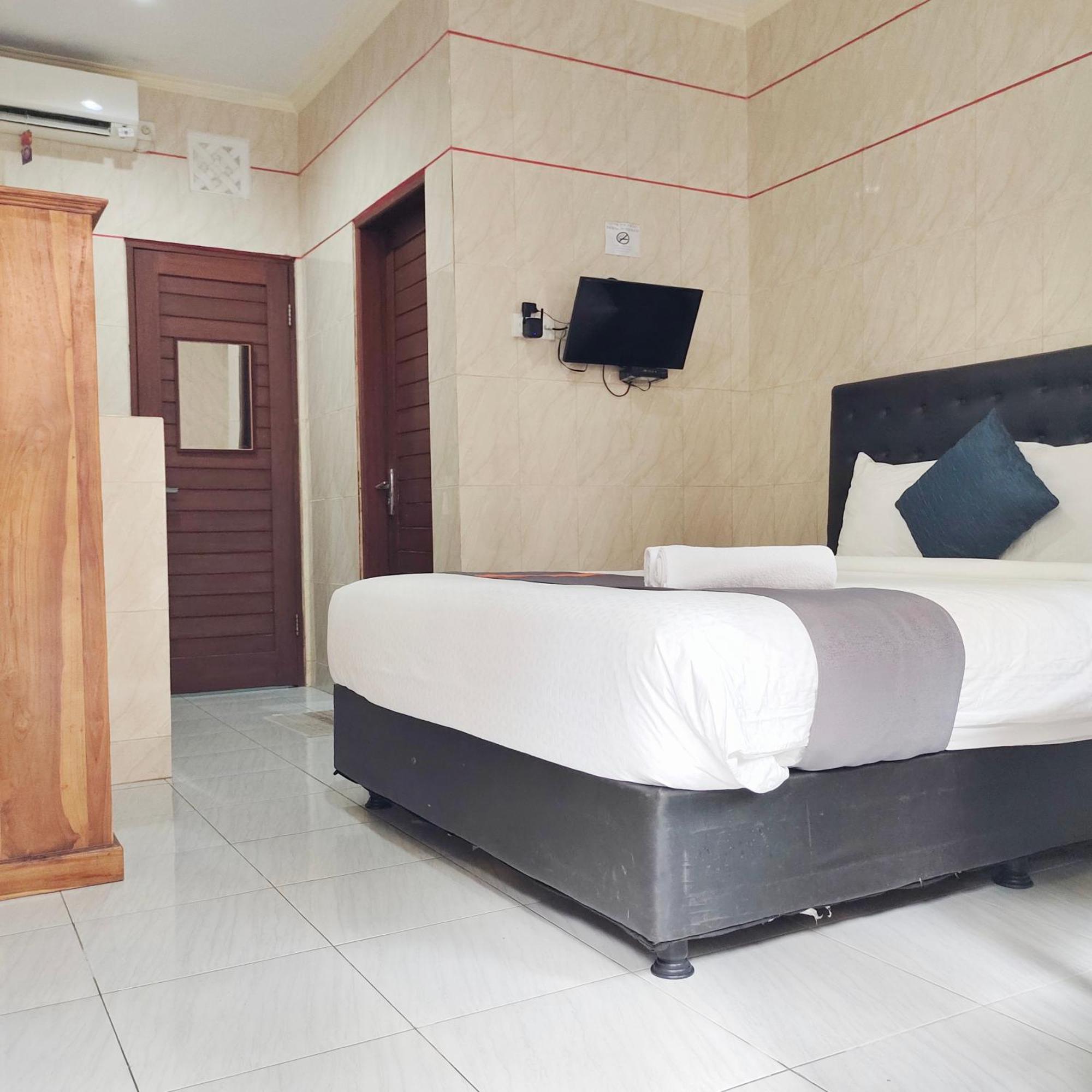Santhi Graha By Naulitabitha Guest house
