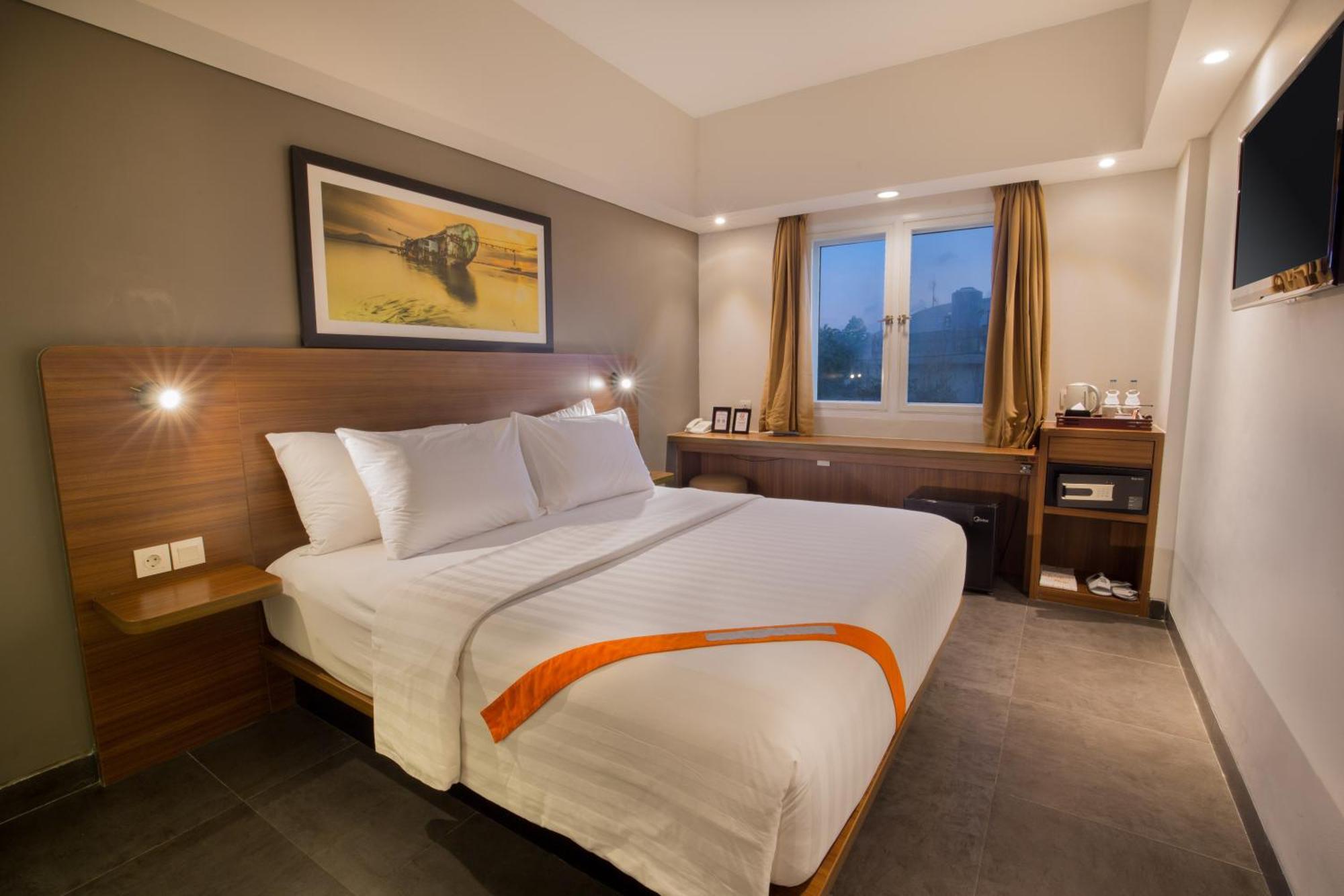 J4 Hotel 4*
