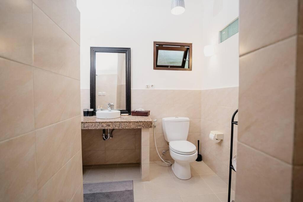 Stunning 4br Oasis In Villa *