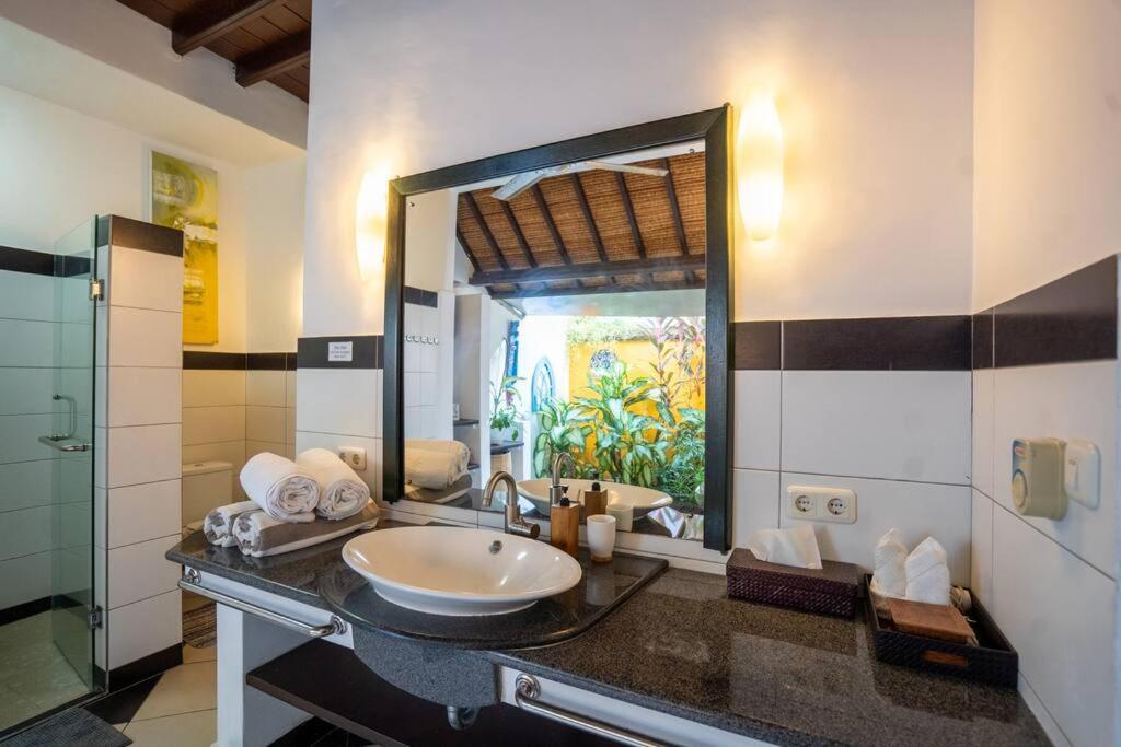 Stunning 4br Oasis In Legian (Bali)