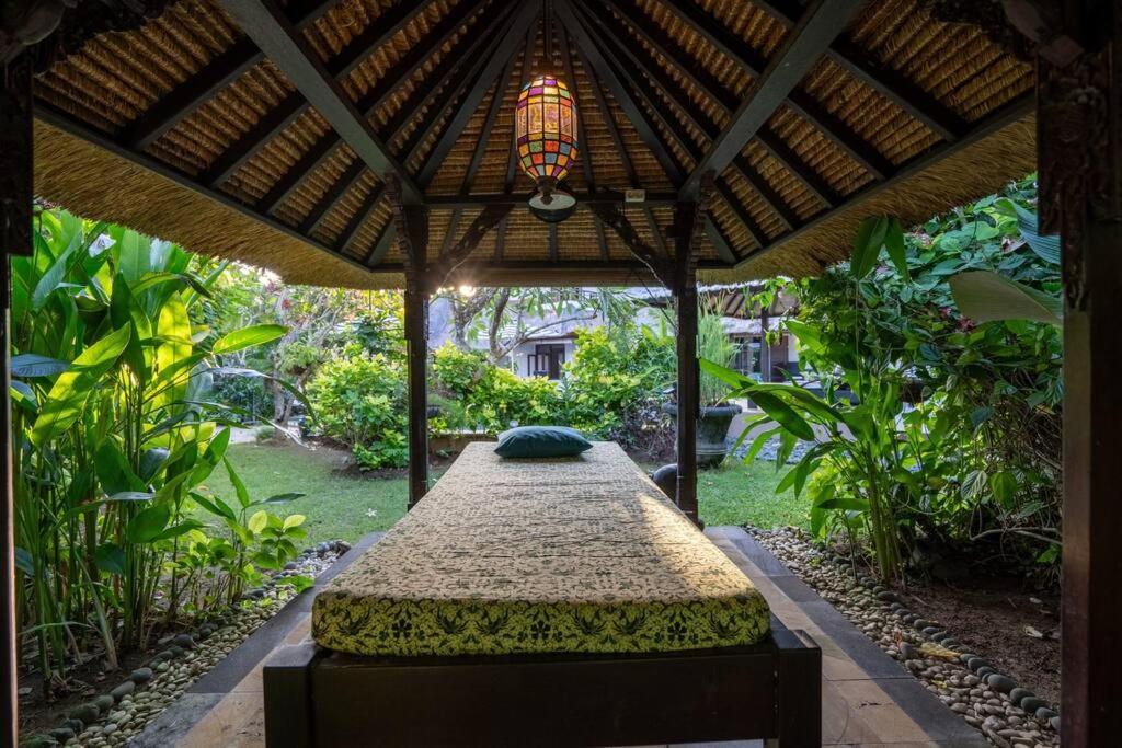 Stunning 4br Oasis In Villa *