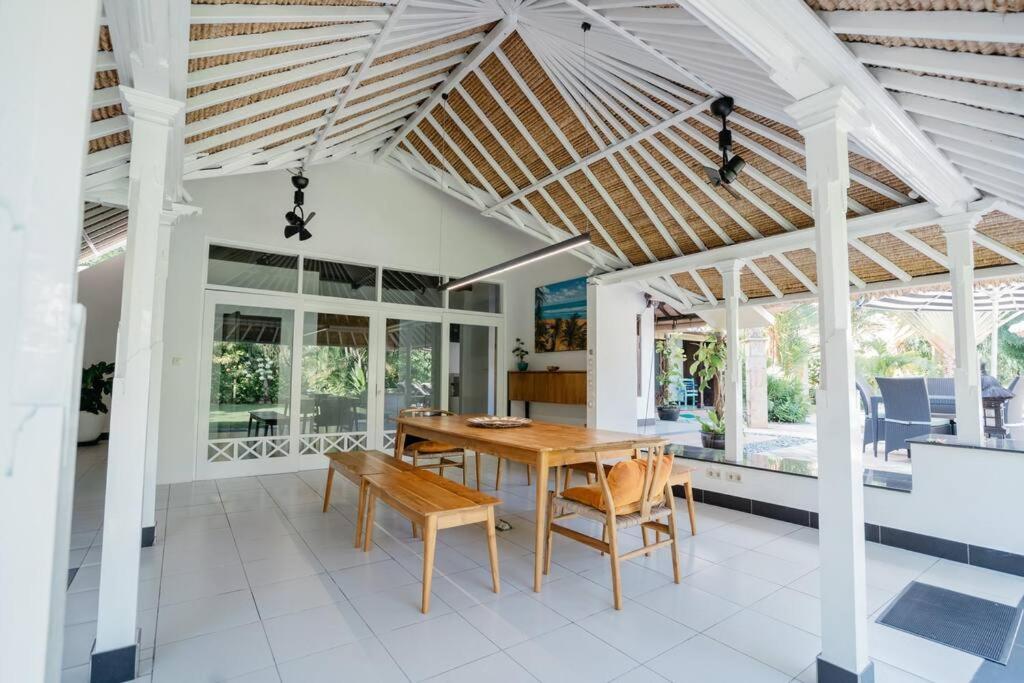 Villa Stunning 4br Oasis In Legian (Bali)