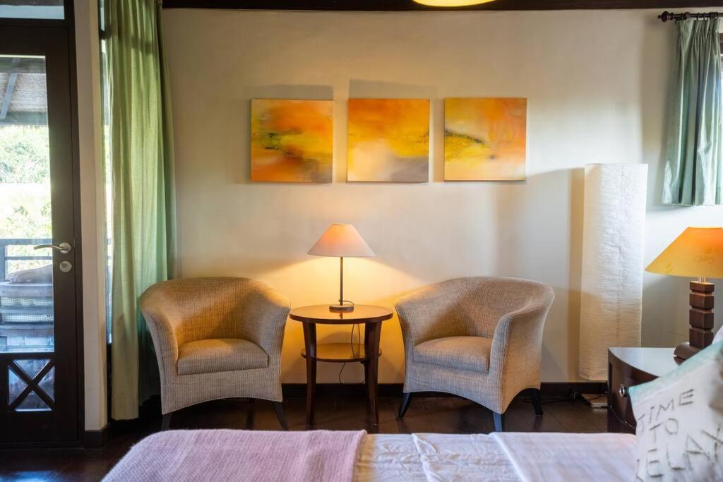 Stunning 4br Oasis In Villa *