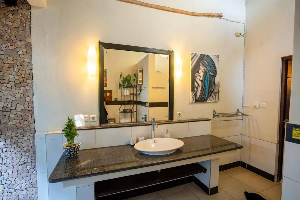 Stunning 4br Oasis In Villa *