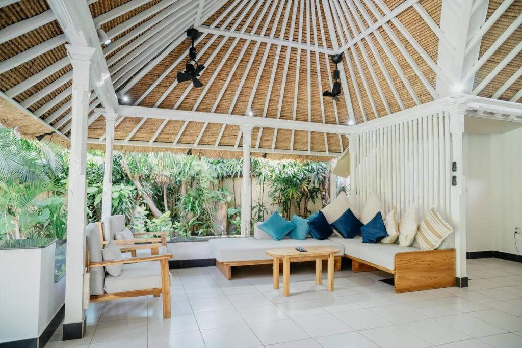 Stunning 4br Oasis In Legian (Bali)