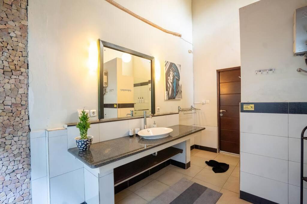 Stunning 4br Oasis In Villa *