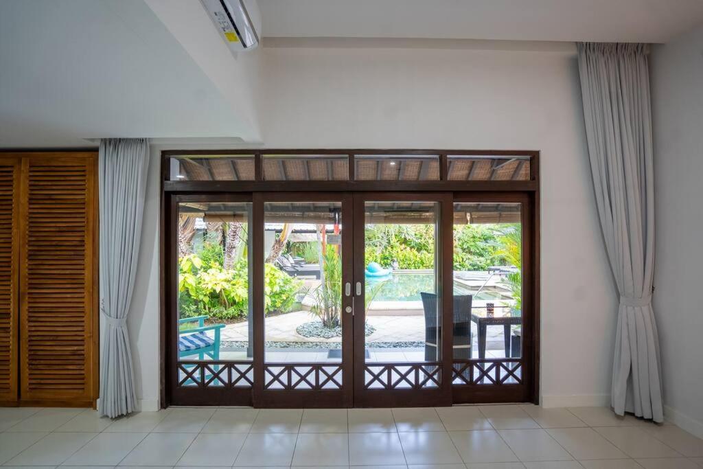 Villa Stunning 4br Oasis In Legian (Bali)