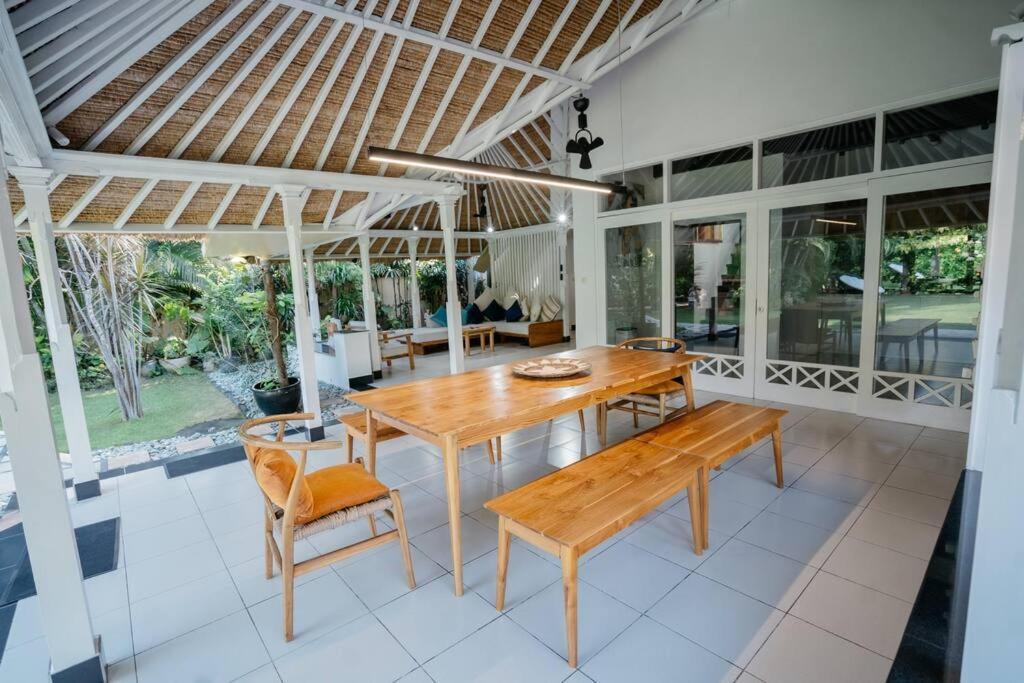 Stunning 4br Oasis In * Legian (Bali)