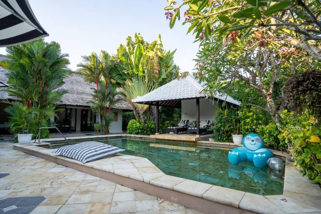 Stunning 4br Oasis In * Legian (Bali)