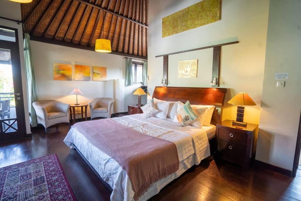 Stunning 4br Oasis In Villa Legian (Bali)