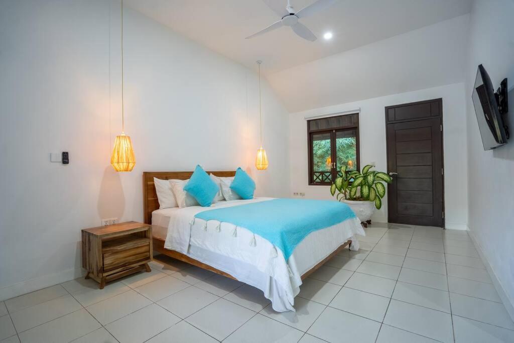 Stunning 4br Oasis In Villa Legian (Bali)