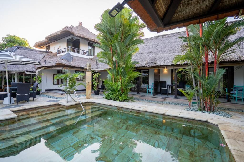 Villa Stunning 4br Oasis In Legian (Bali)