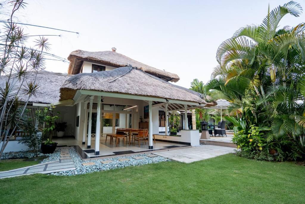 Stunning 4br Oasis In Legian (Bali)