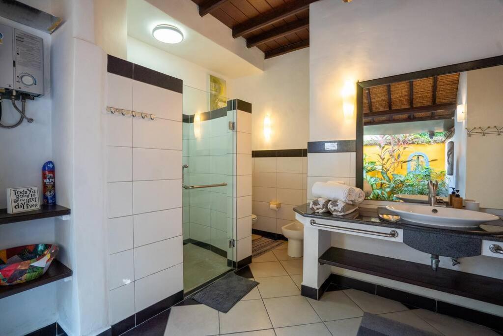 Stunning 4br Oasis In Villa *