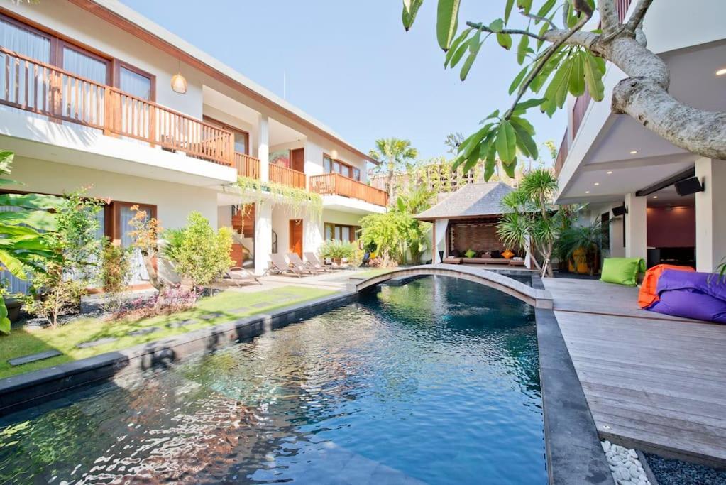 True Colors * Legian