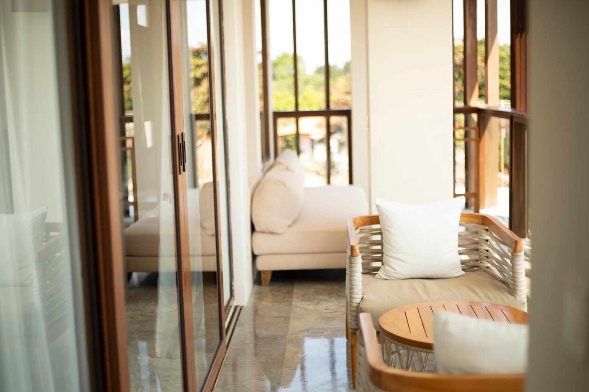 The Bandha & Hotel Legian (Bali)