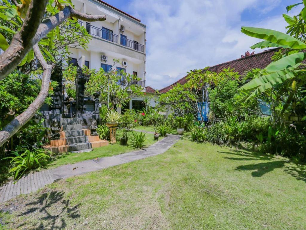 Hotel Oyo 4012 Ari
