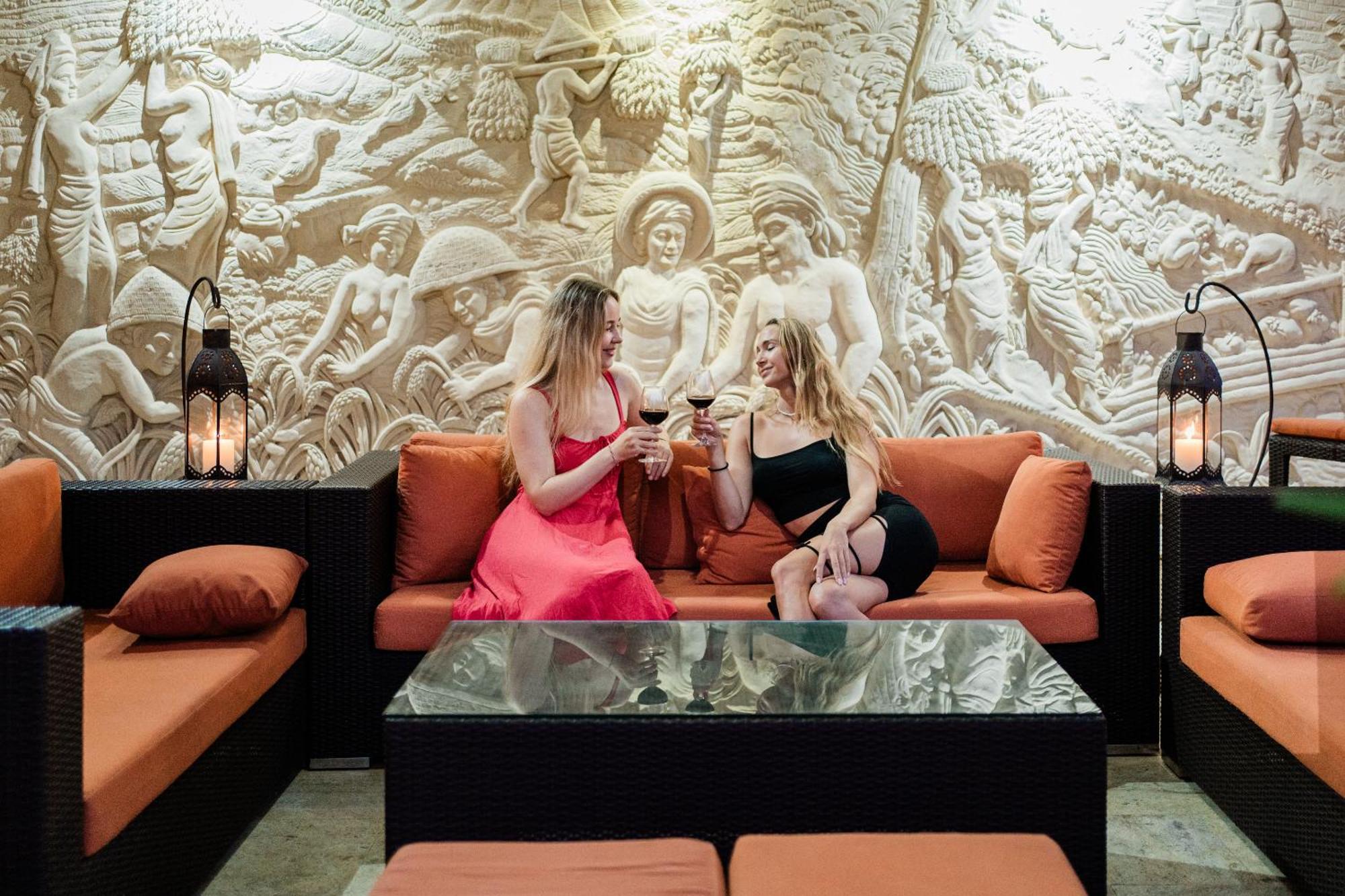 Aq-va & Seminyak Hotel Legian (Bali)