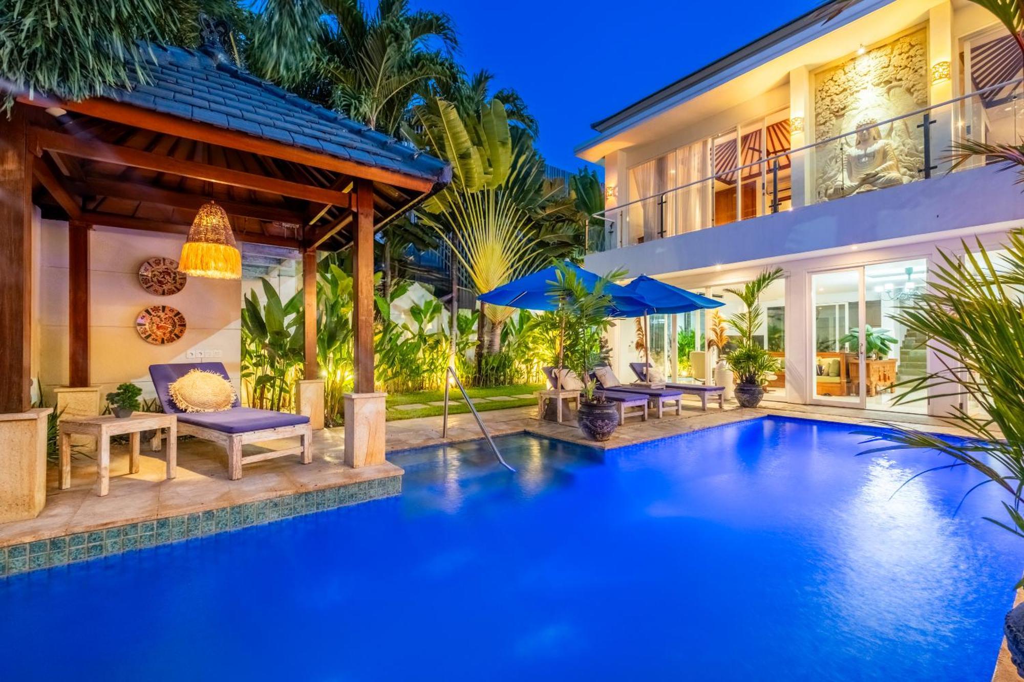 Aq-va & Seminyak Hotel Legian (Bali)
