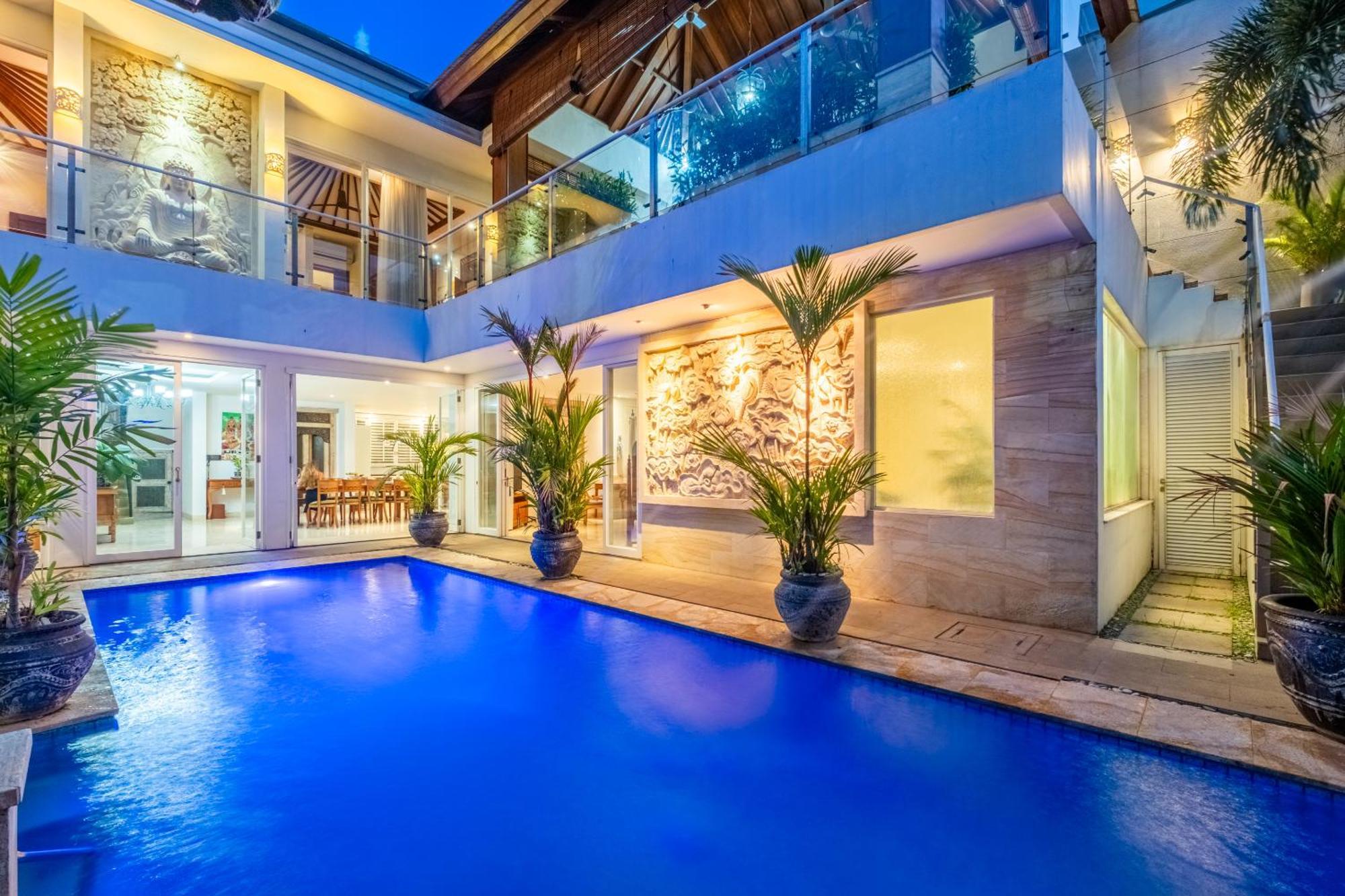 Aq-va & Seminyak 4*