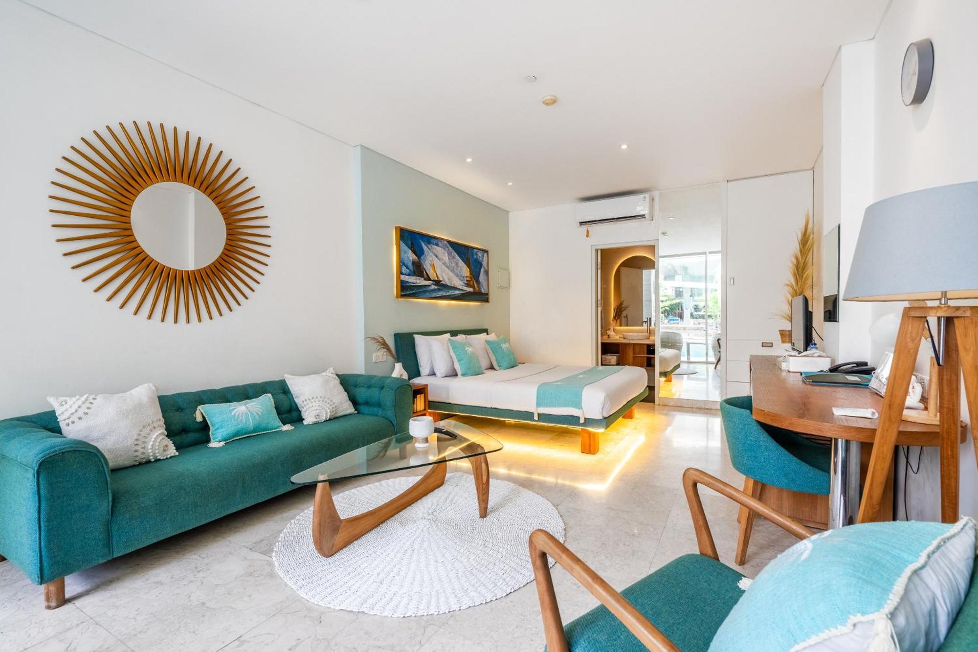 Aq-va & Seminyak Legian (Bali)