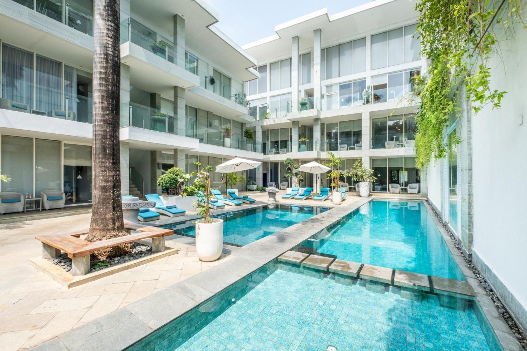 Aq-va & Seminyak Hotel Legian (Bali)