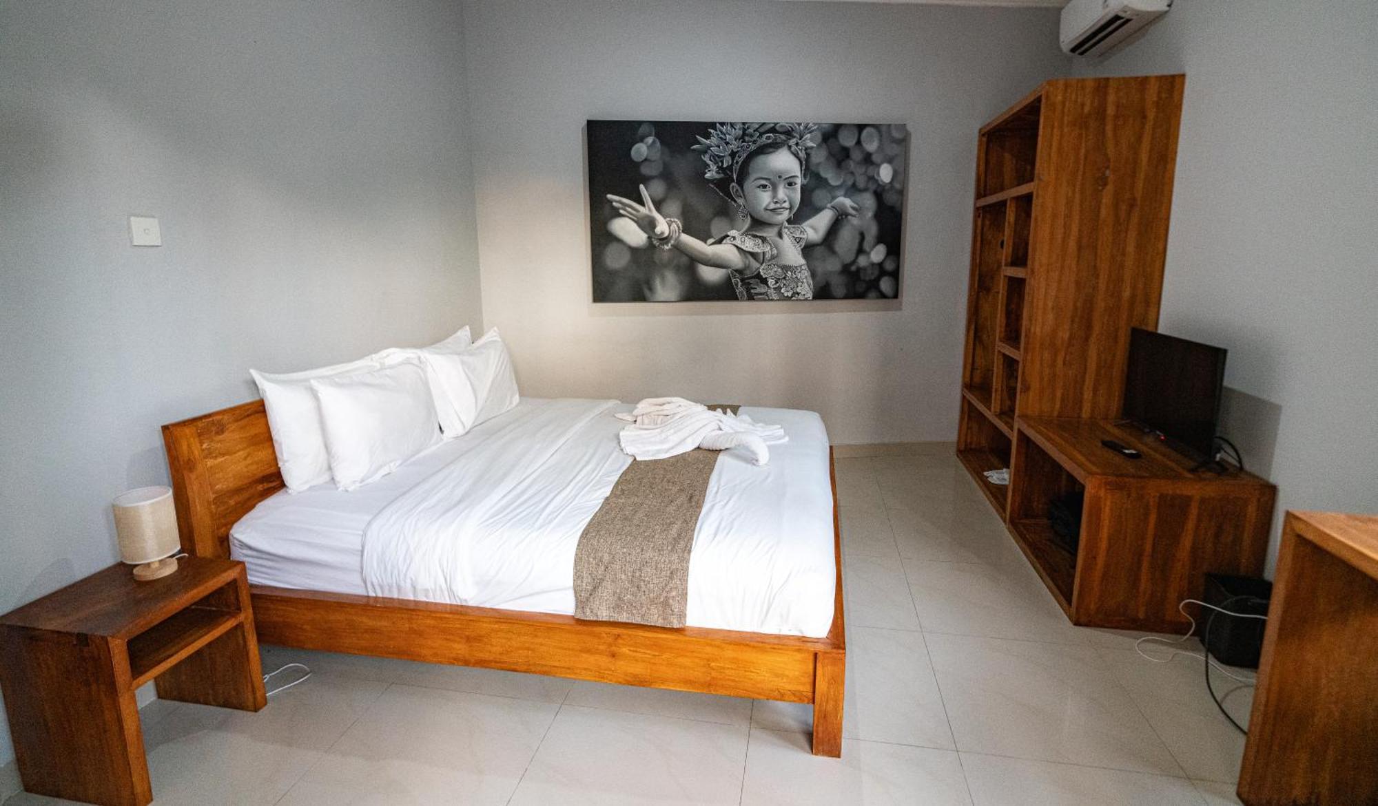 Tepi Sungai A Luxurious, Under New Management, 6 Bedroom 620 Sqm Retreat Featuring A Stunning 15 Meter Pool And Dedicated Childrens With 4 Bunk Beds Newly Renovated In Seminyak Villa Legian (Bali)