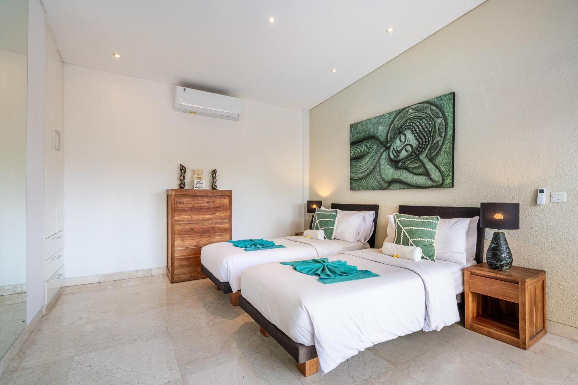 Aq-va & Seminyak Legian (Bali)