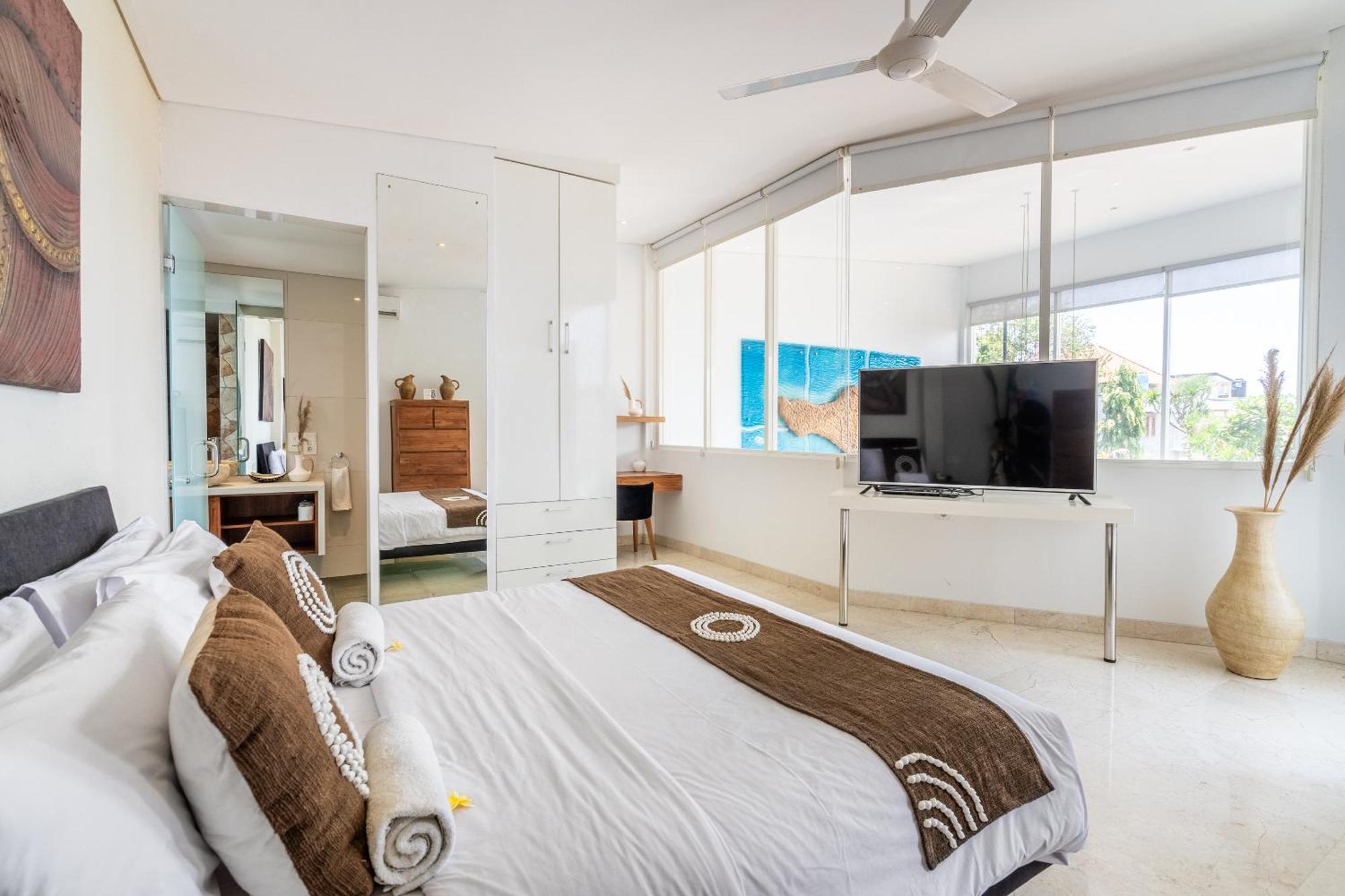 Aq-va & Seminyak Hotel Legian (Bali)