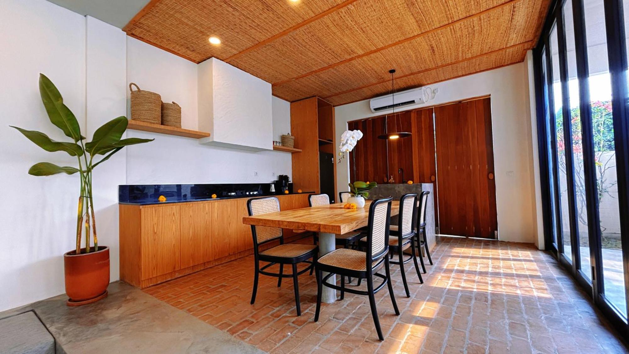 Kiri Kanan Legian (Bali)