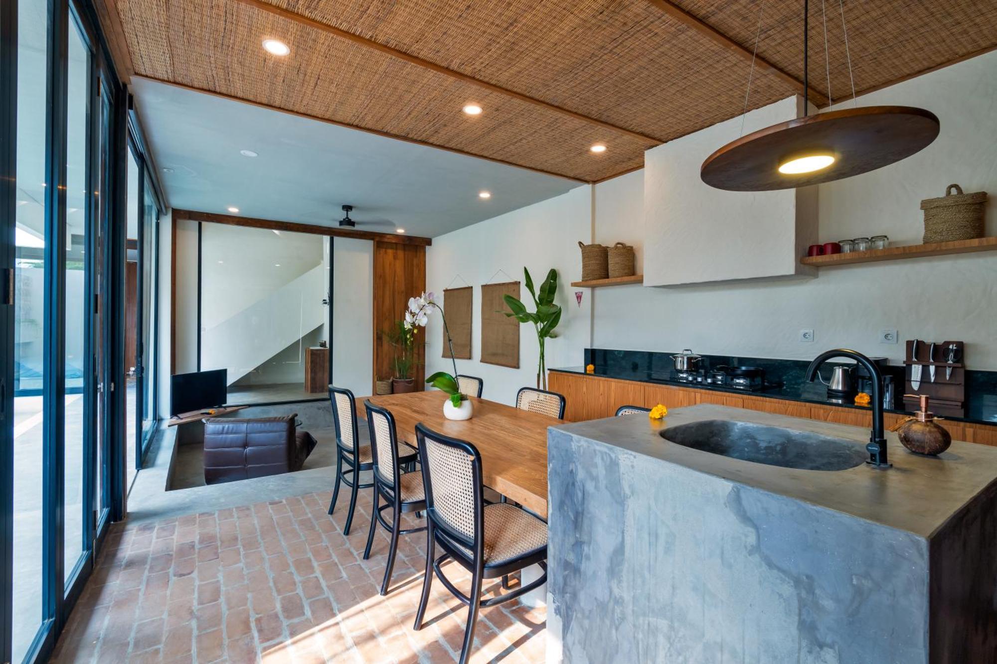 Kiri Kanan Legian (Bali)
