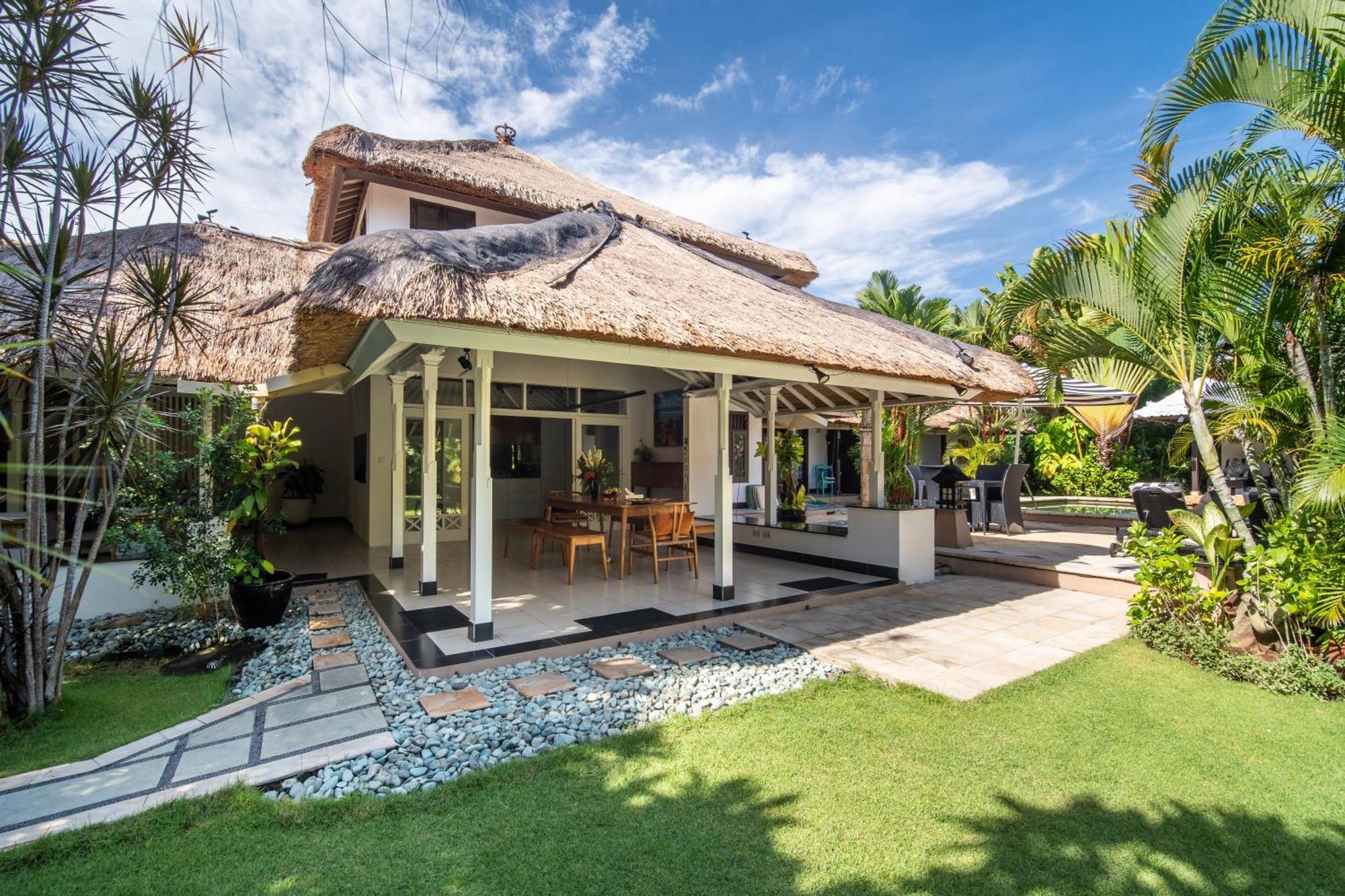 Nyumpene In Legian