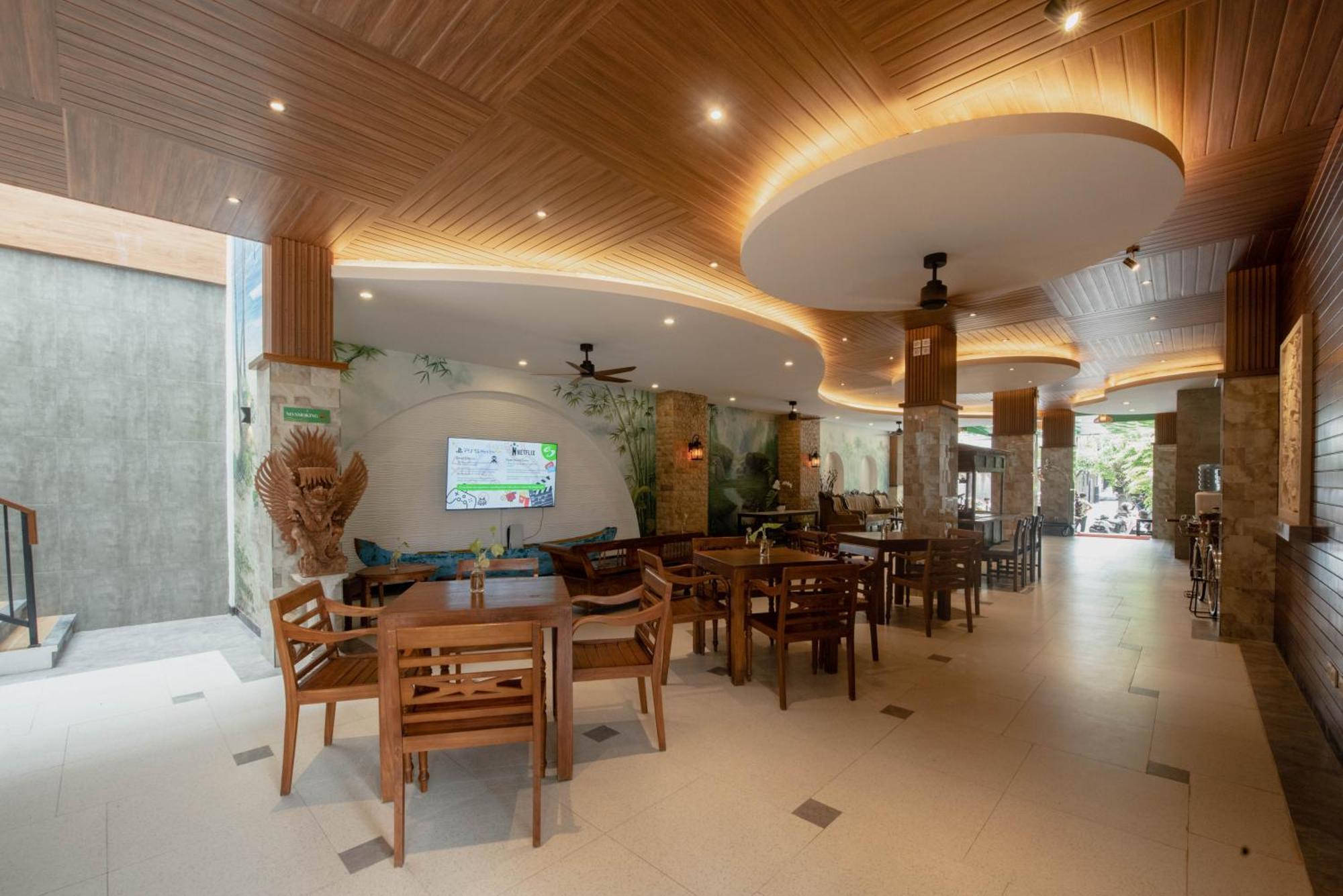 Sandat Hotel Legian